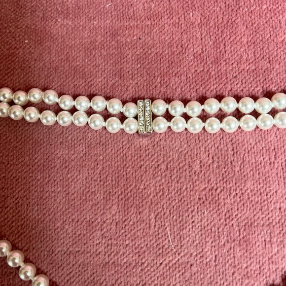 Elegant 3 layer faux off white pearls with crystal marquis sapphire pendant - Picture 10 of 16